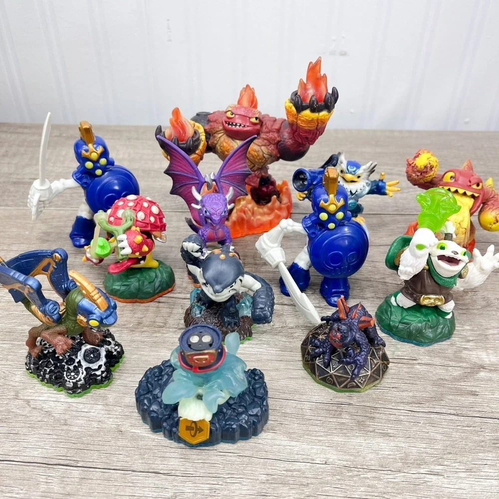 Skylander Lot of 10 Figures +2 Kids meal figures - Some broken, Read description